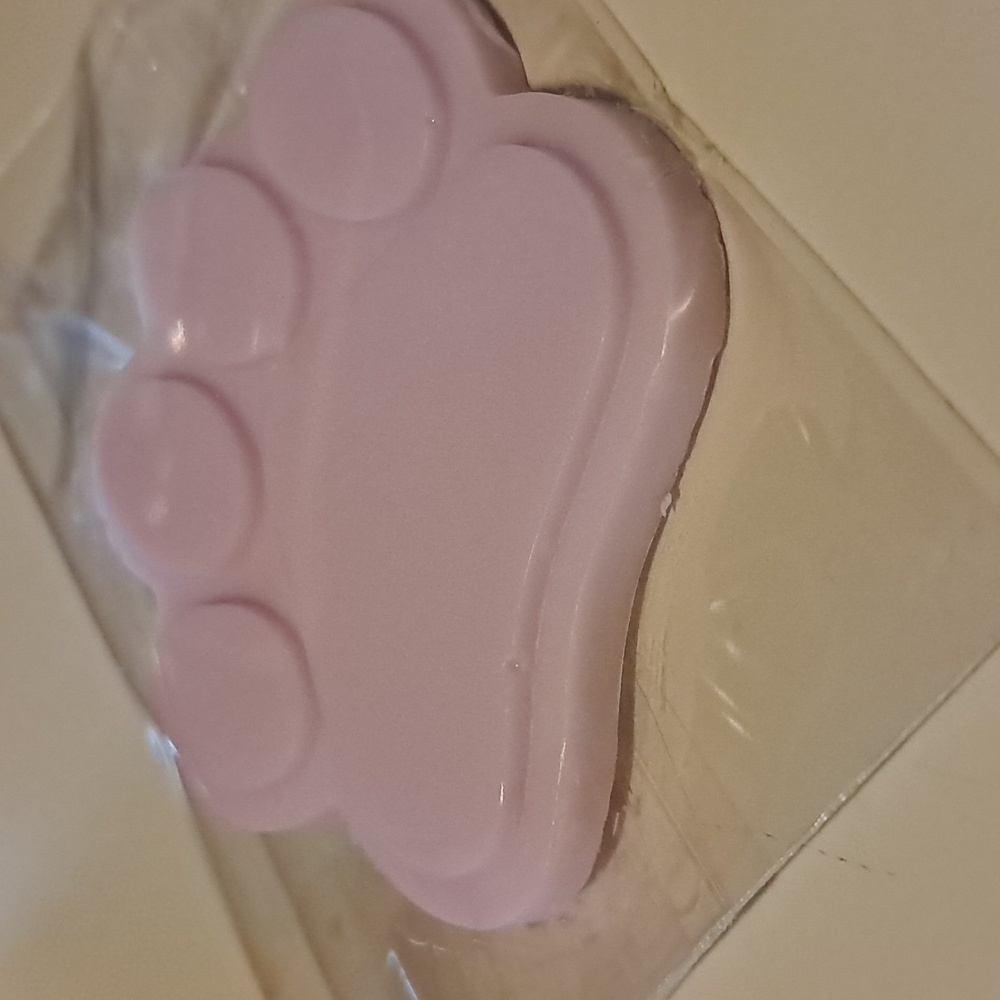 Lavender Paw-Shaped Goats Milk Soap .70 Oz NWT - Picture 3 of 3